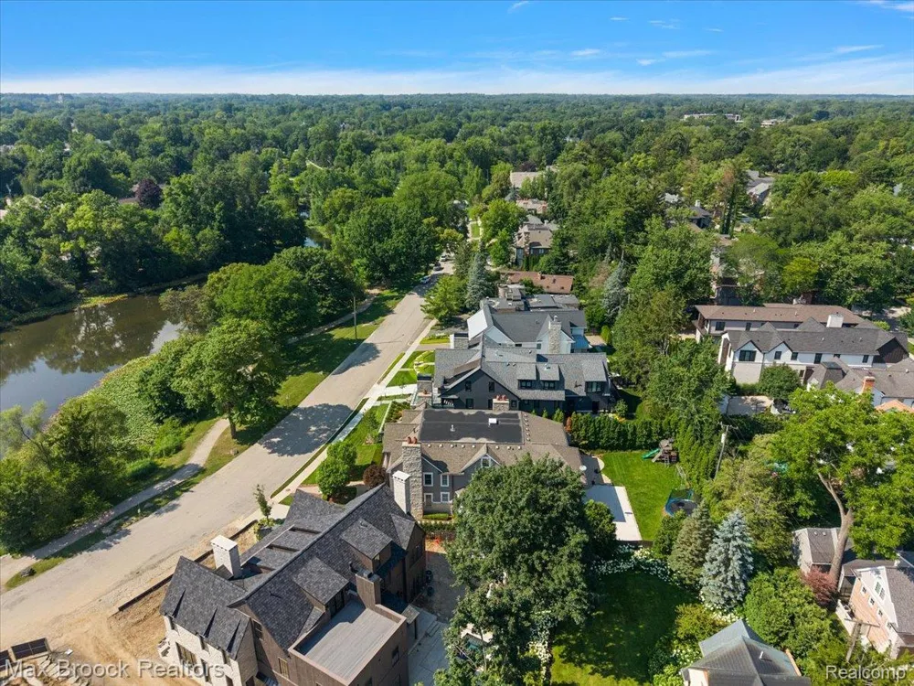 620 Lakeside Drive Birmingham City, MI 48009