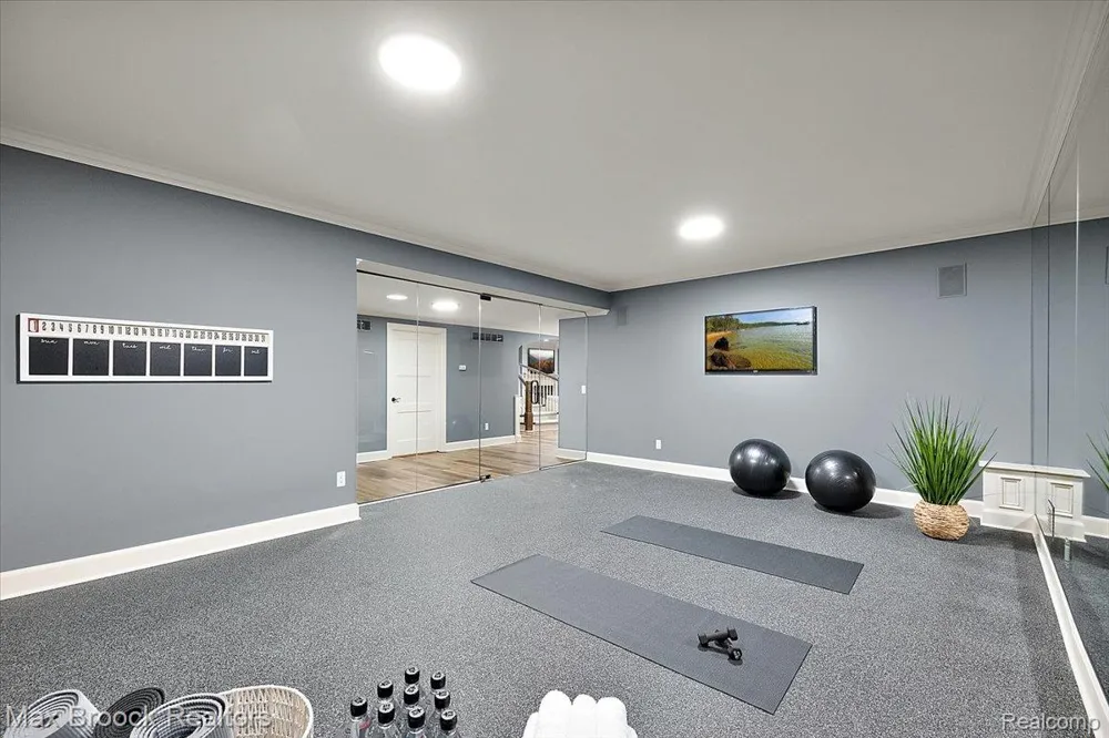 620 Lakeside Drive Birmingham City, MI 48009