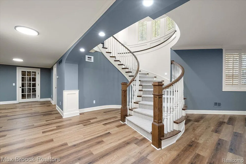 620 Lakeside Drive Birmingham City, MI 48009