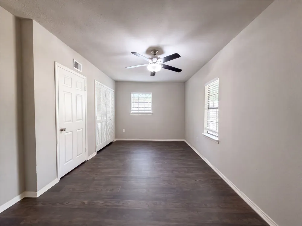 330 E Coral Way Grand Prairie, TX 75051