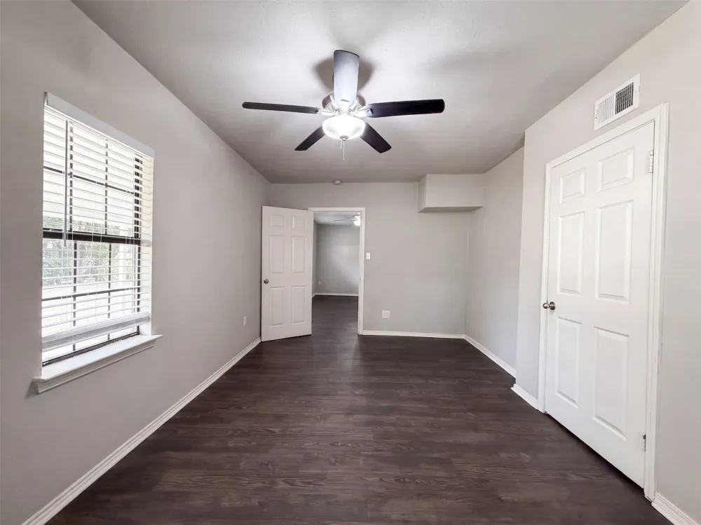 330 E Coral Way Grand Prairie, TX 75051