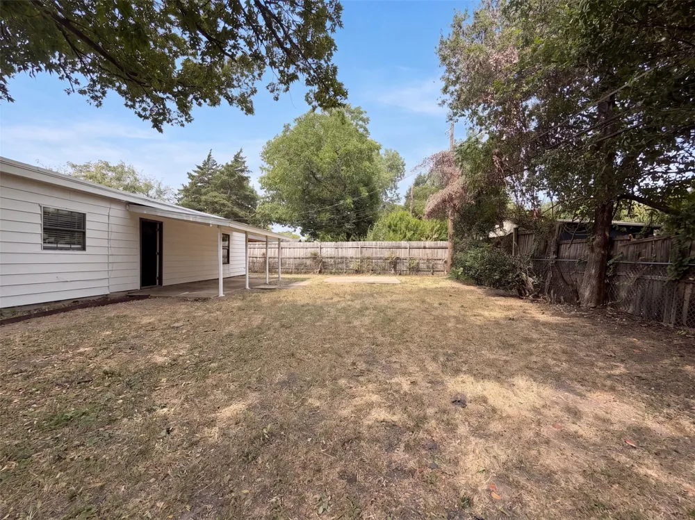 330 E Coral Way Grand Prairie, TX 75051