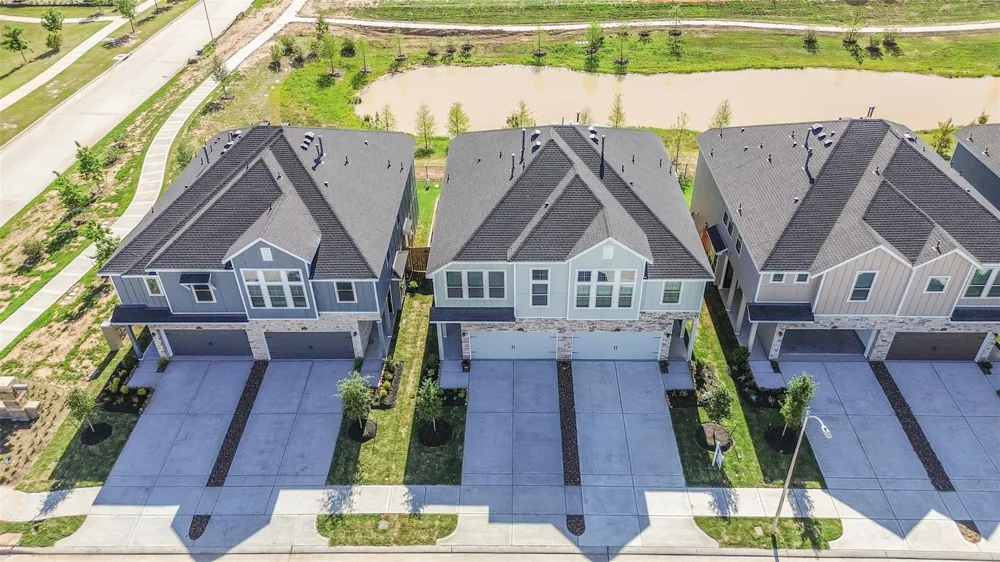 5562 Amber Brook Lane Fulshear, TX 77441