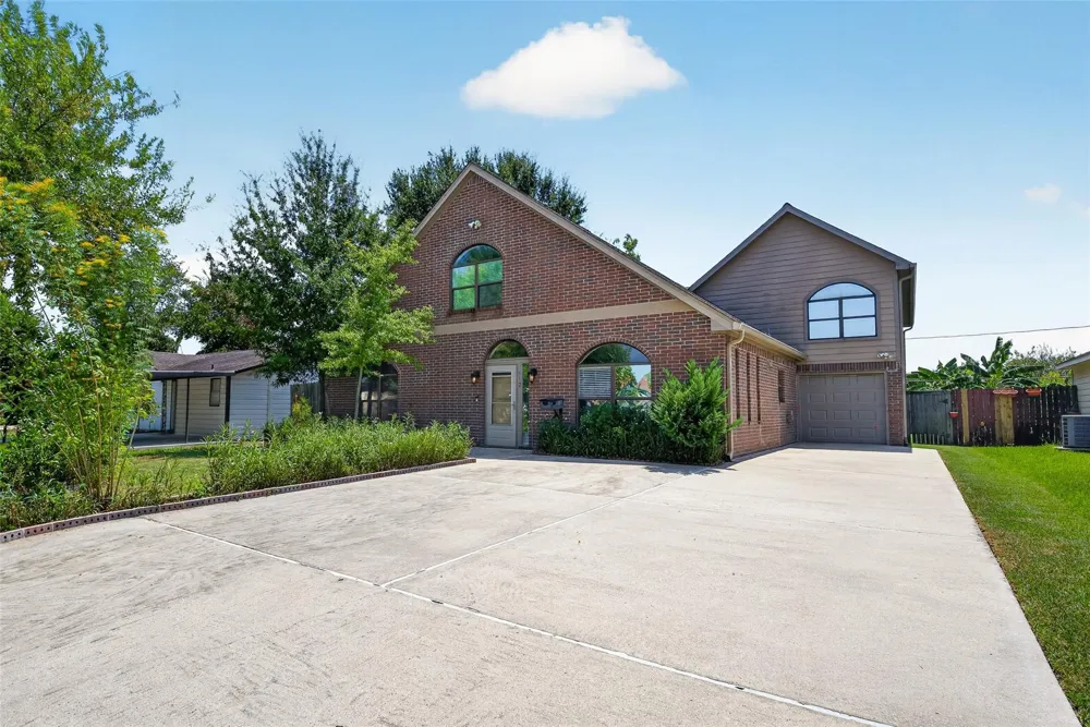 512 Bertloma Street Pasadena, TX 77502