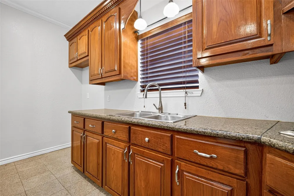 512 Bertloma Street Pasadena, TX 77502
