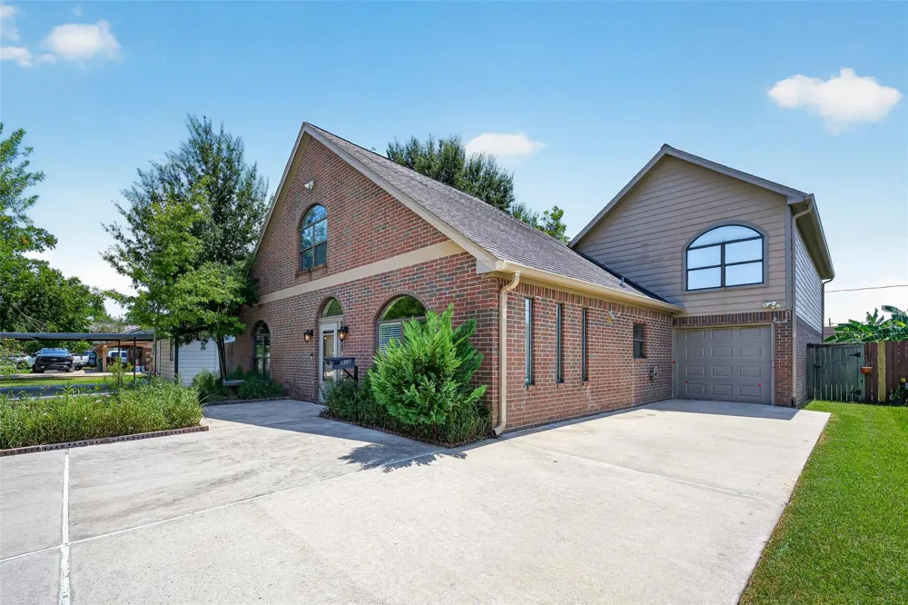 512 Bertloma Street Pasadena, TX 77502