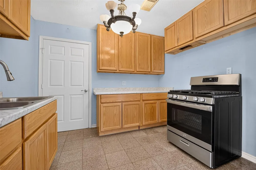 512 Bertloma Street Pasadena, TX 77502