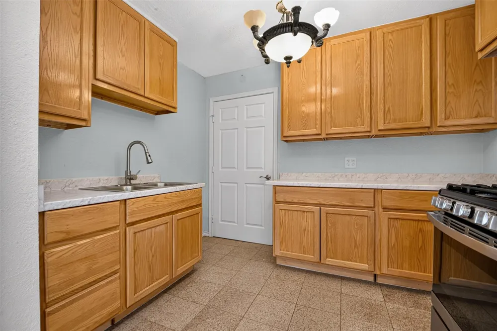 512 Bertloma Street Pasadena, TX 77502
