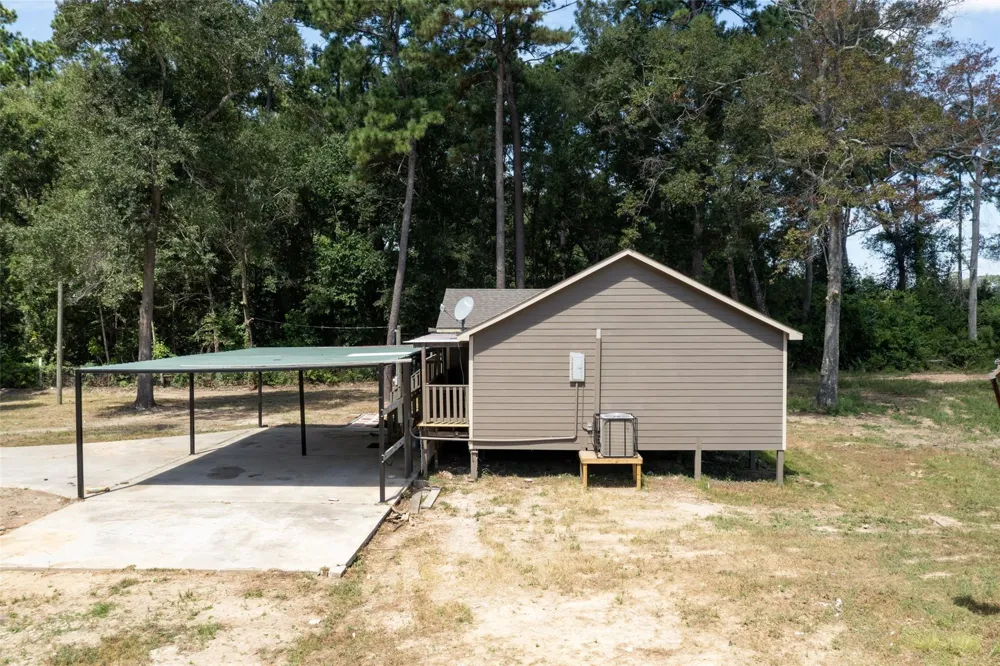 1906 County Road 3434 Cleveland, TX 77327