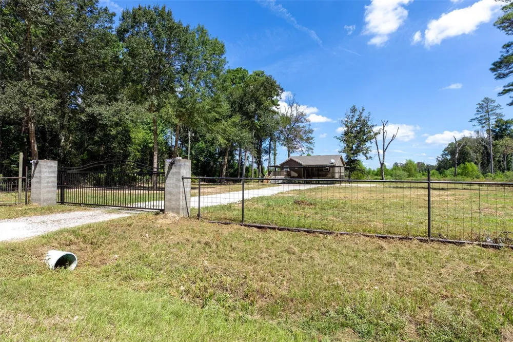 1906 County Road 3434 Cleveland, TX 77327
