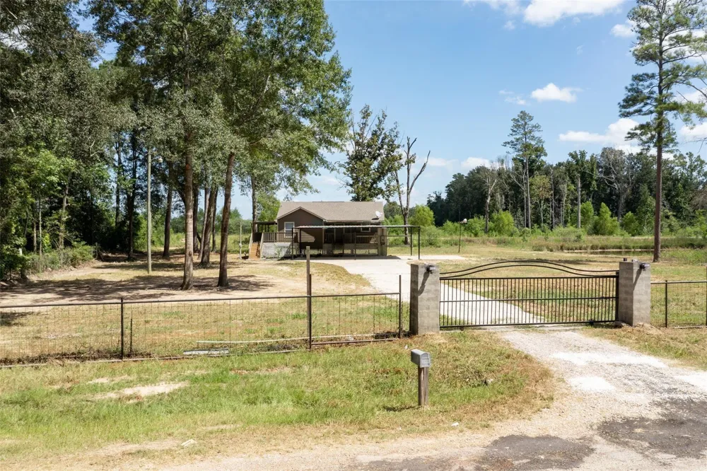 1906 County Road 3434 Cleveland, TX 77327