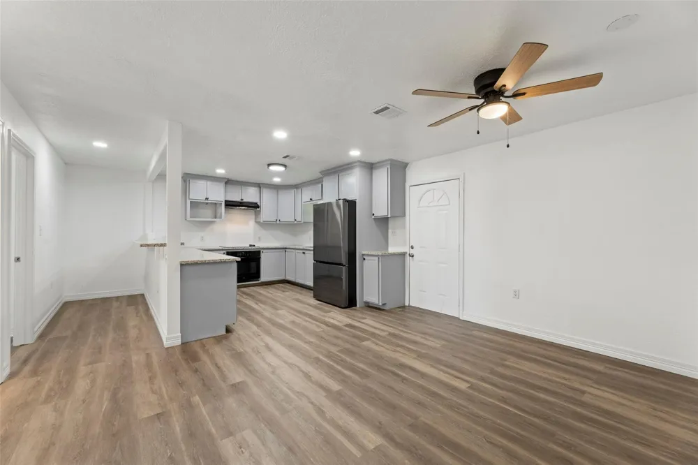 1906 County Road 3434 Cleveland, TX 77327