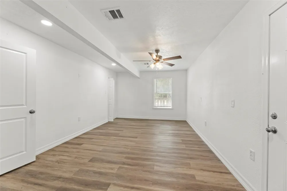 1906 County Road 3434 Cleveland, TX 77327