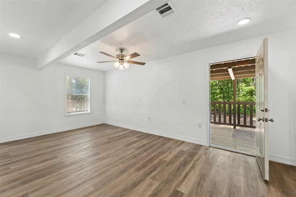 1906 County Road 3434 Cleveland, TX 77327