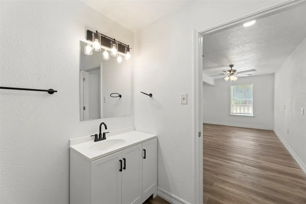 1906 County Road 3434 Cleveland, TX 77327