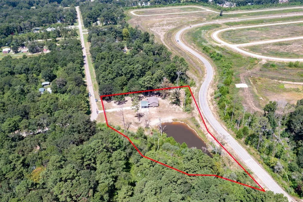 1906 County Road 3434 Cleveland, TX 77327
