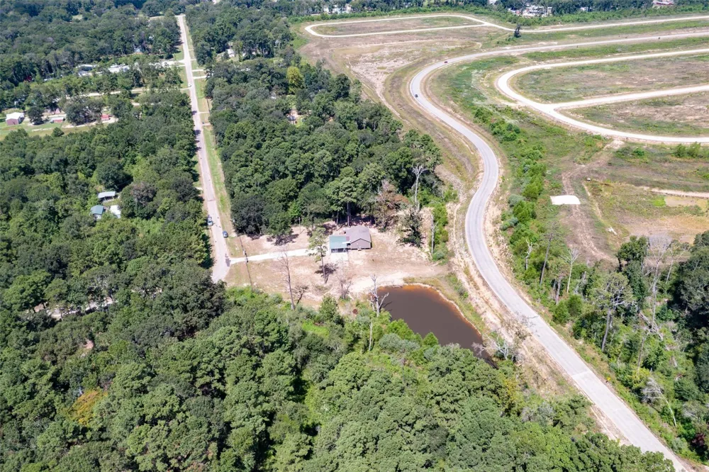 1906 County Road 3434 Cleveland, TX 77327