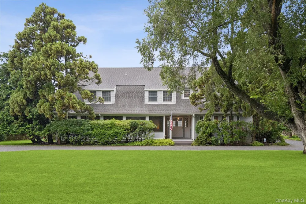 21 Seafield Lane Westhampton Beach, NY 11978