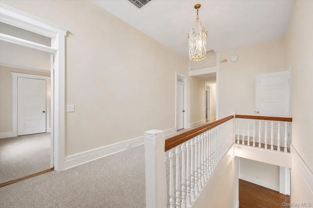 21 Seafield Lane Westhampton Beach, NY 11978