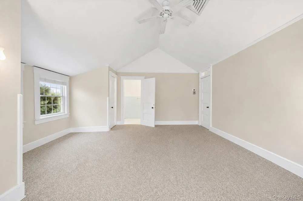 21 Seafield Lane Westhampton Beach, NY 11978