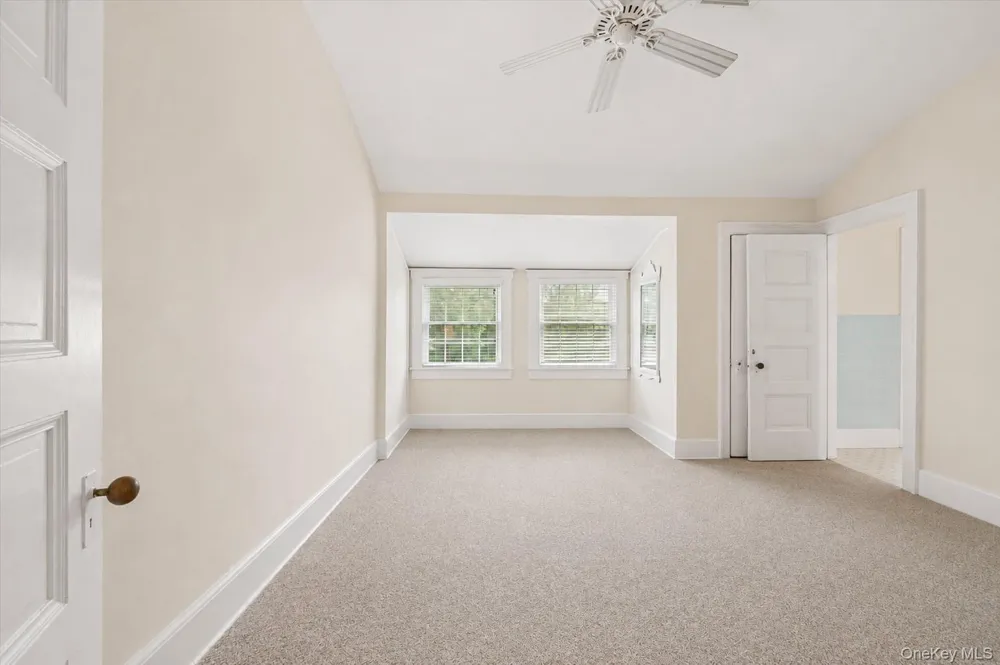 21 Seafield Lane Westhampton Beach, NY 11978