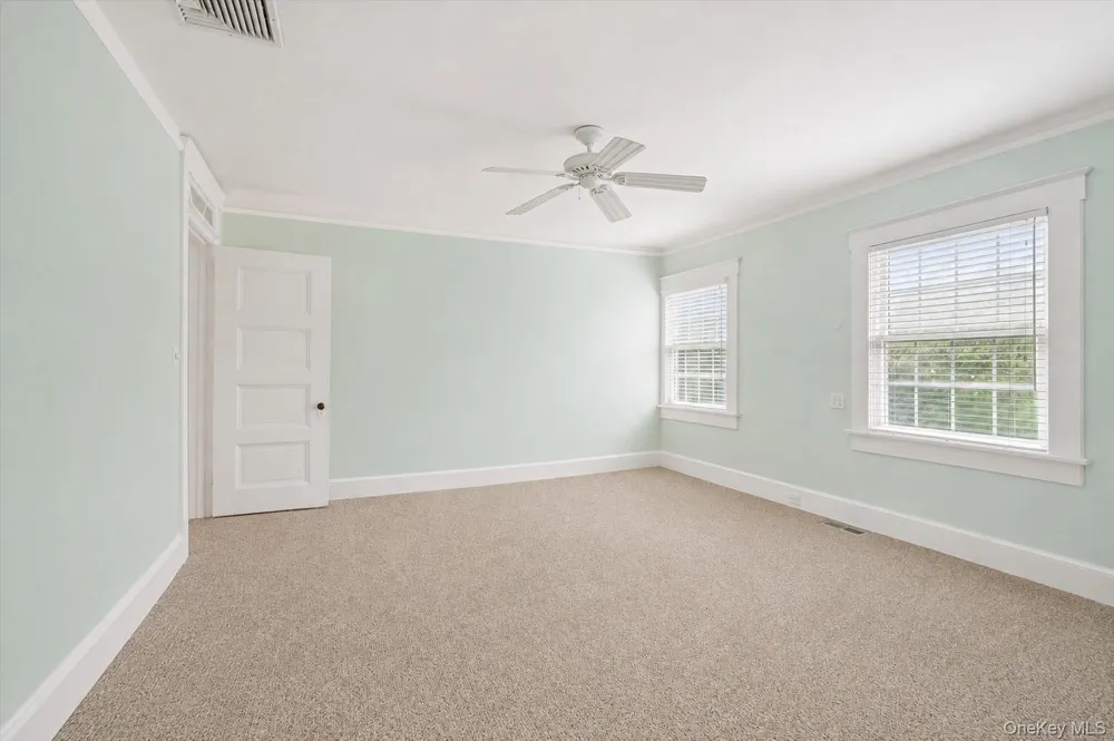 21 Seafield Lane Westhampton Beach, NY 11978
