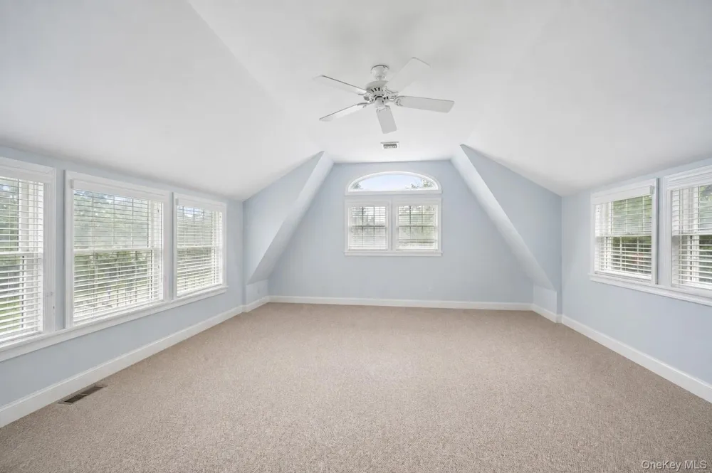 21 Seafield Lane Westhampton Beach, NY 11978