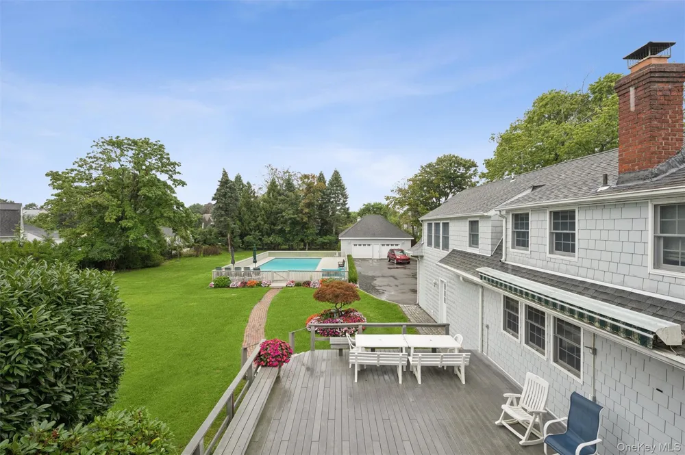 21 Seafield Lane Westhampton Beach, NY 11978