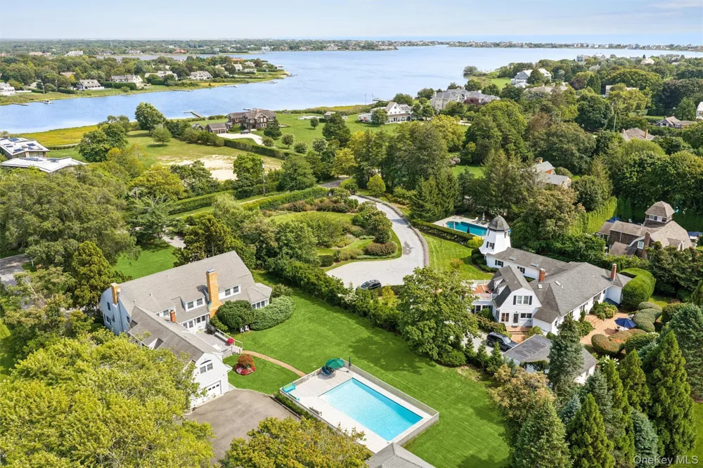 21 Seafield Lane Westhampton Beach, NY 11978