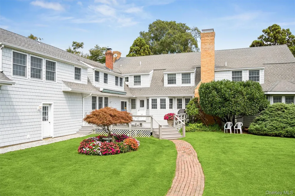 21 Seafield Lane Westhampton Beach, NY 11978