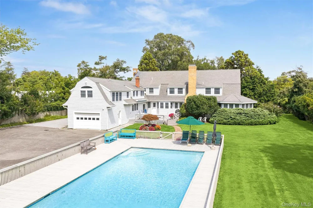 21 Seafield Lane Westhampton Beach, NY 11978