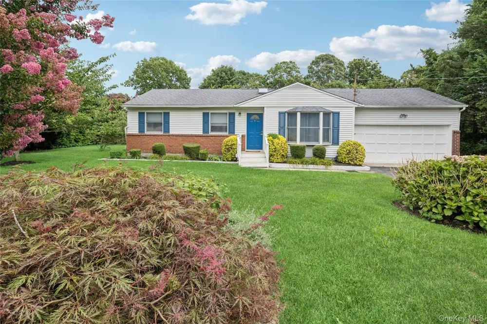 59 Homewood Drive Hampton Bays, NY 11946