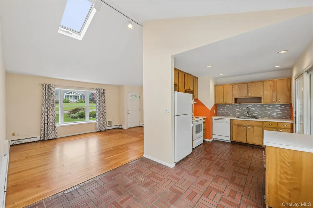 59 Homewood Drive Hampton Bays, NY 11946
