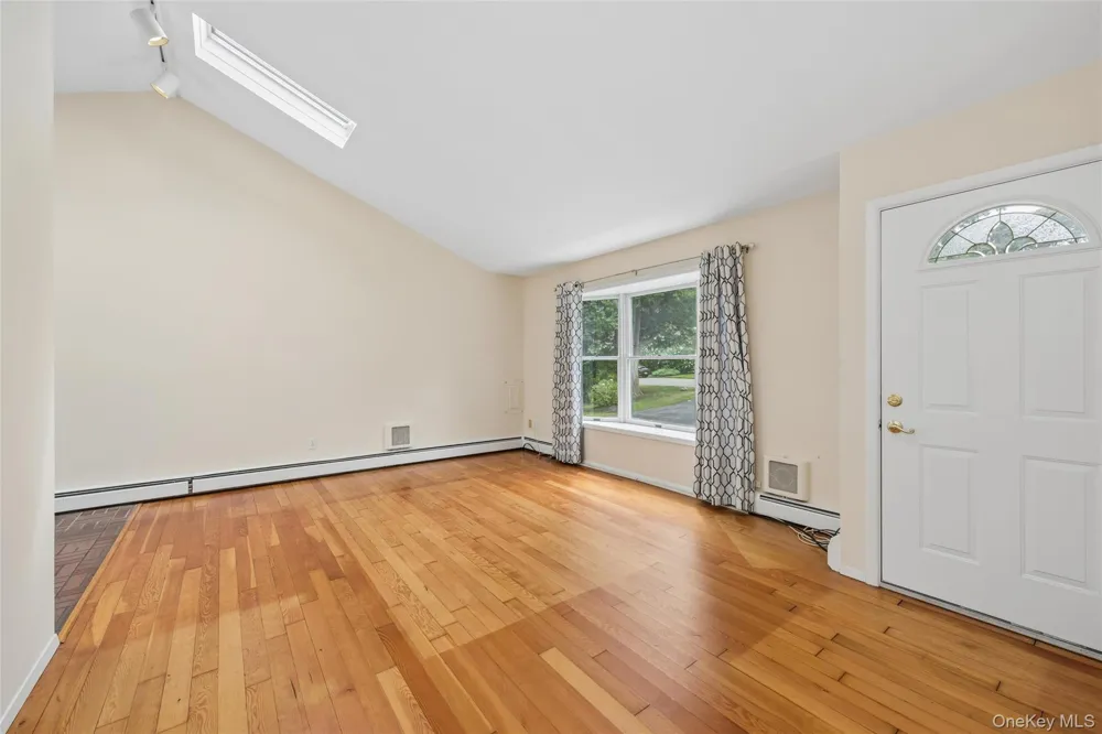 59 Homewood Drive Hampton Bays, NY 11946
