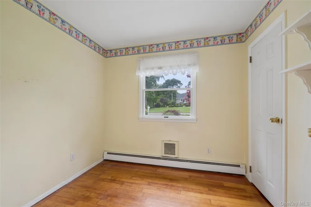 59 Homewood Drive Hampton Bays, NY 11946