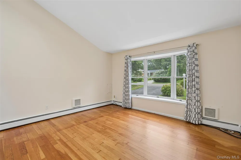 59 Homewood Drive Hampton Bays, NY 11946