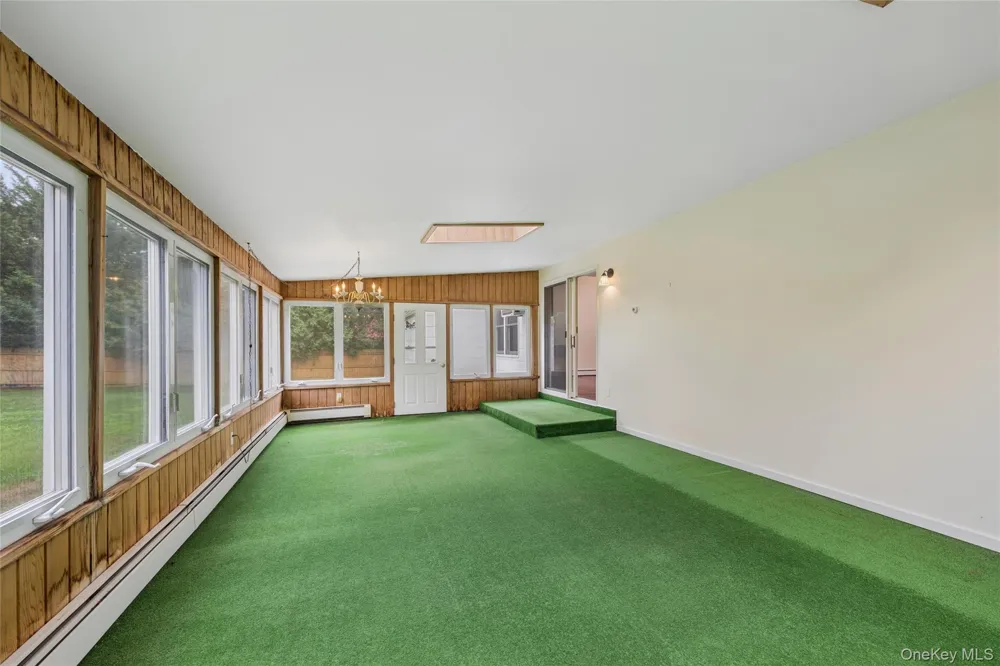 59 Homewood Drive Hampton Bays, NY 11946
