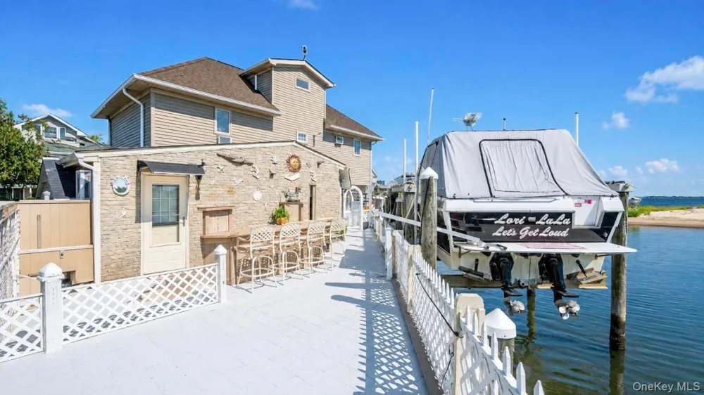 959 S 5th Street Lindenhurst, NY 11757