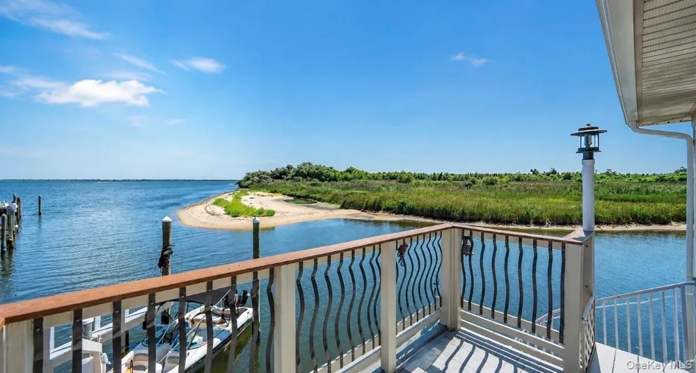 959 S 5th Street Lindenhurst, NY 11757