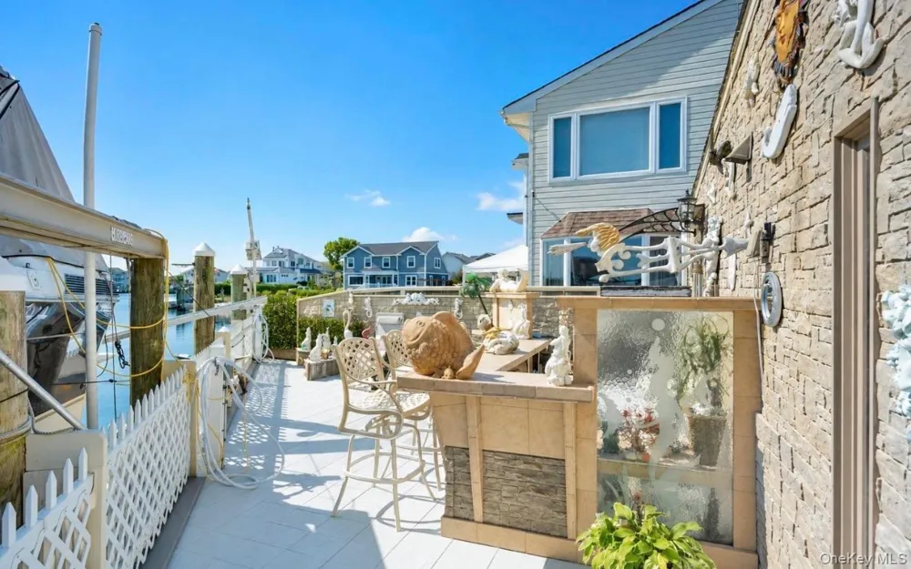 959 S 5th Street Lindenhurst, NY 11757