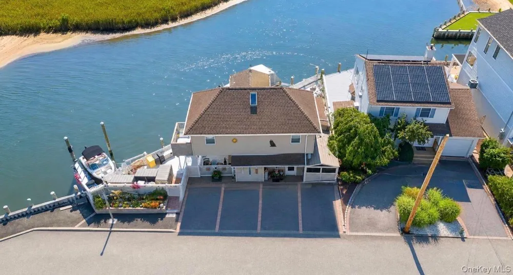 959 S 5th Street Lindenhurst, NY 11757