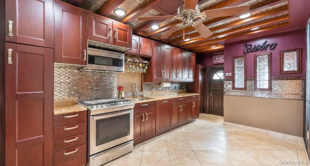 959 S 5th Street Lindenhurst, NY 11757