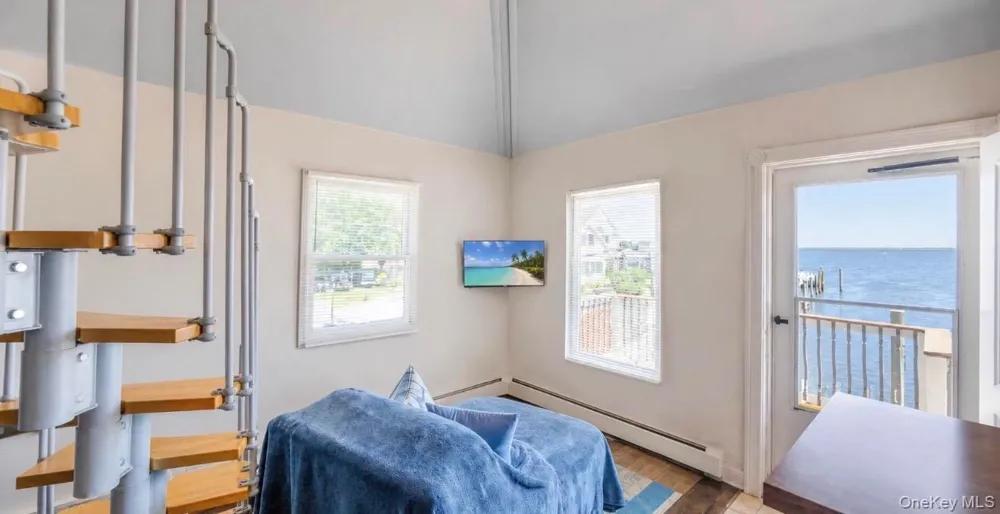 959 S 5th Street Lindenhurst, NY 11757