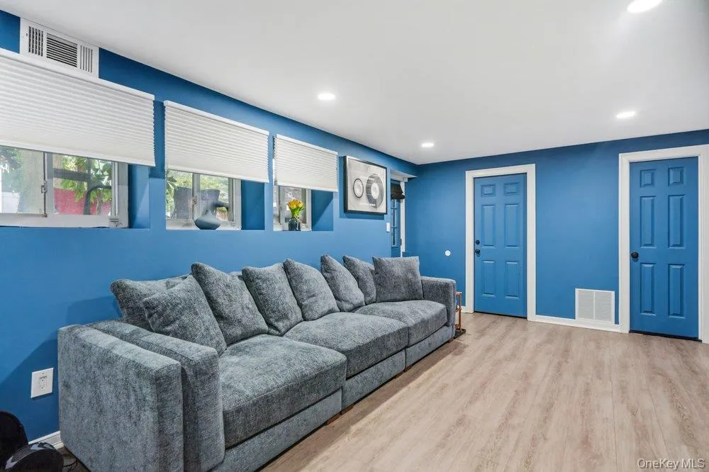 18 Huron Street Port Jefferson Station, NY 11776
