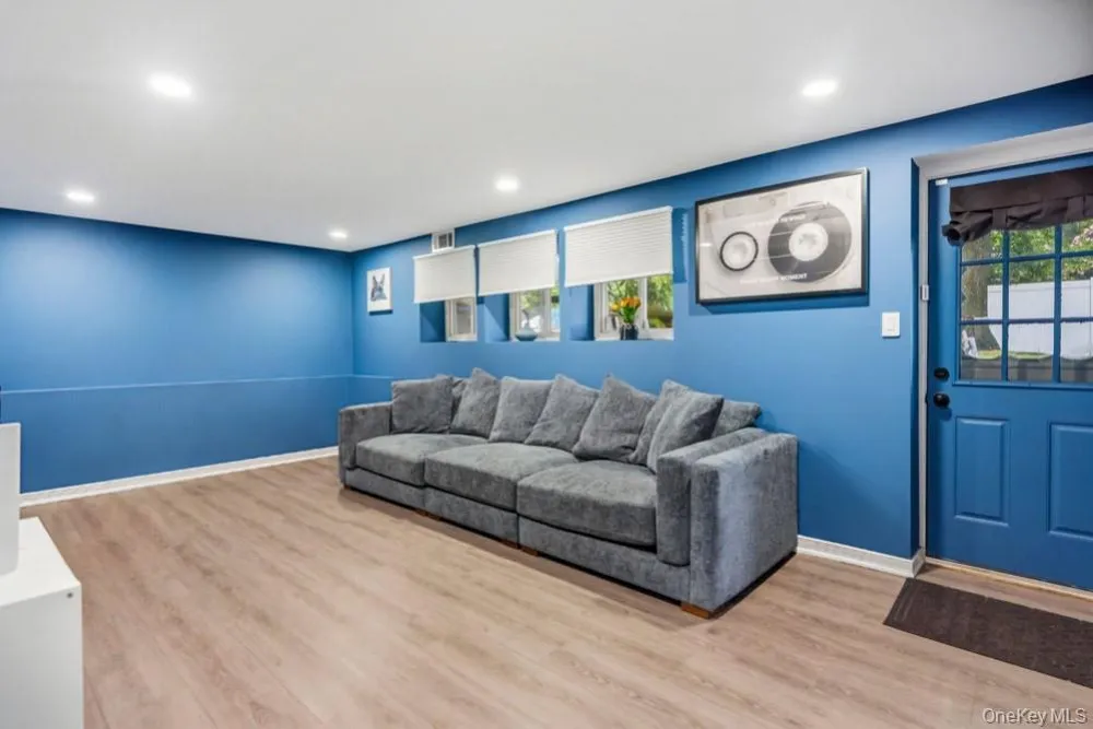 18 Huron Street Port Jefferson Station, NY 11776
