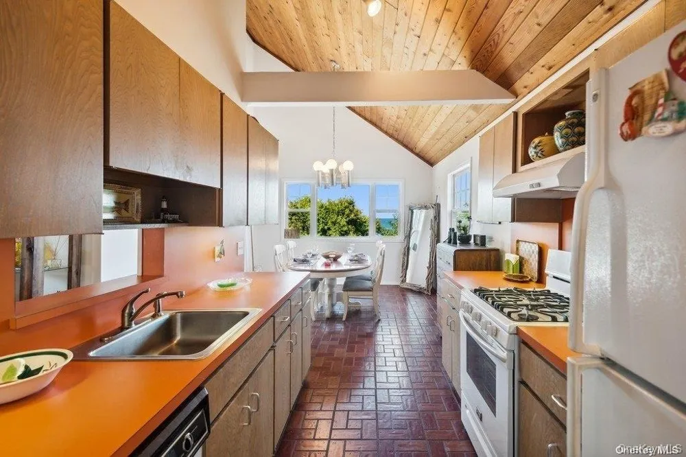 46 Captain Kidds Path Montauk, NY 11954
