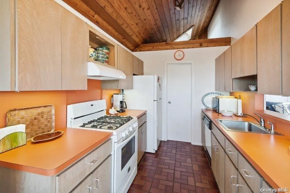 46 Captain Kidds Path Montauk, NY 11954