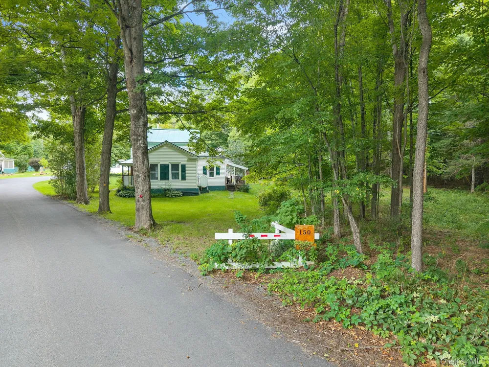 150 Pleasant Valley Rd, Fultonham Call Listing Agent, NY 12071