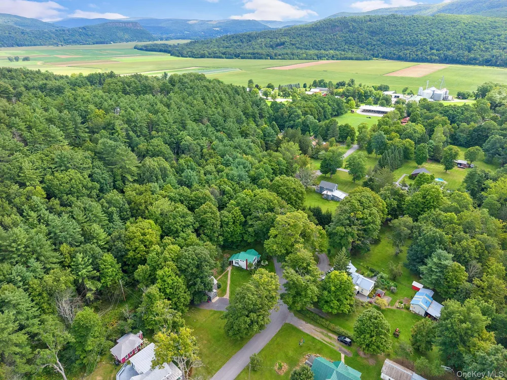 150 Pleasant Valley Rd, Fultonham Call Listing Agent, NY 12071