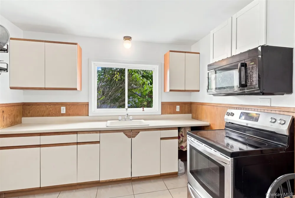 638 Sergeant Palmateer Way Wappingers Falls, NY 12590